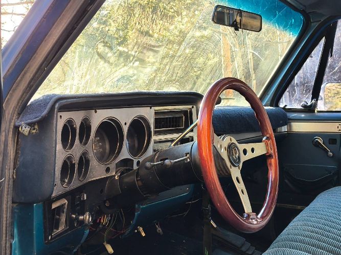 Chevrolet-Suburban-1982-Blue