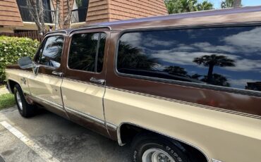 Chevrolet-Suburban-1988-SUV-1