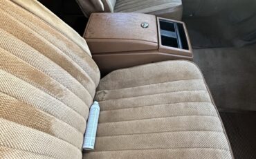 Chevrolet-Suburban-1988-SUV-11