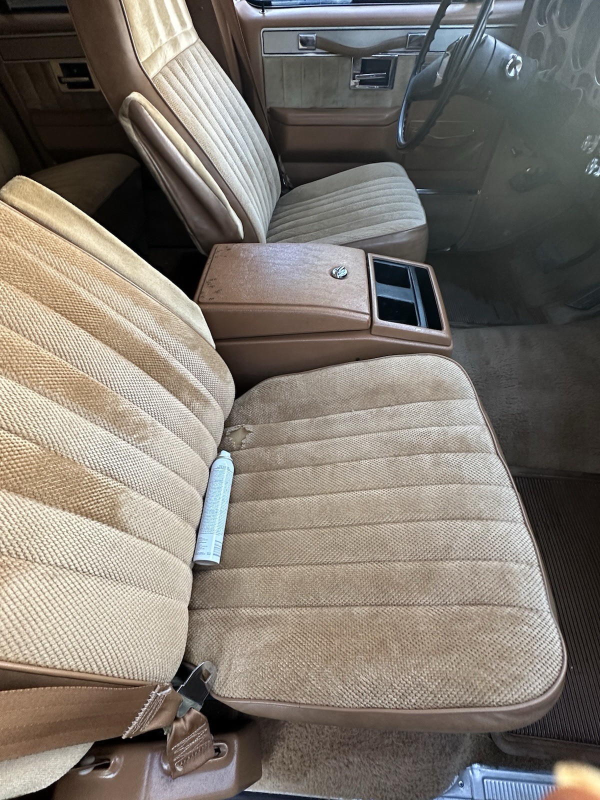 Chevrolet-Suburban-1988-SUV-11