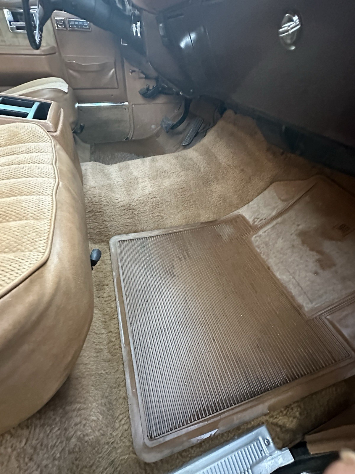 Chevrolet-Suburban-1988-SUV-12