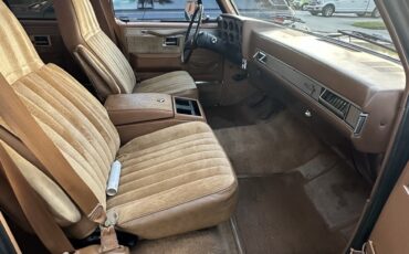 Chevrolet-Suburban-1988-SUV-13