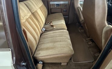 Chevrolet-Suburban-1988-SUV-16