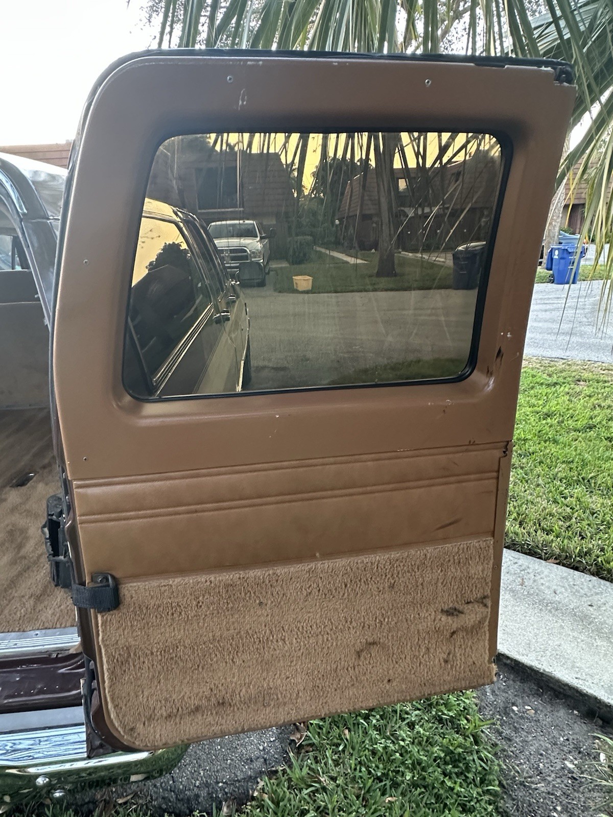Chevrolet-Suburban-1988-SUV-18