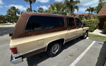 Chevrolet-Suburban-1988-SUV-2