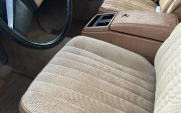 Chevrolet-Suburban-1988-SUV-5