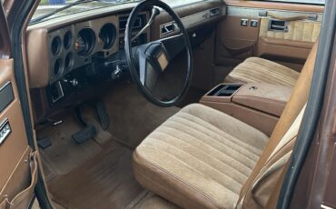 Chevrolet-Suburban-1988-SUV-6