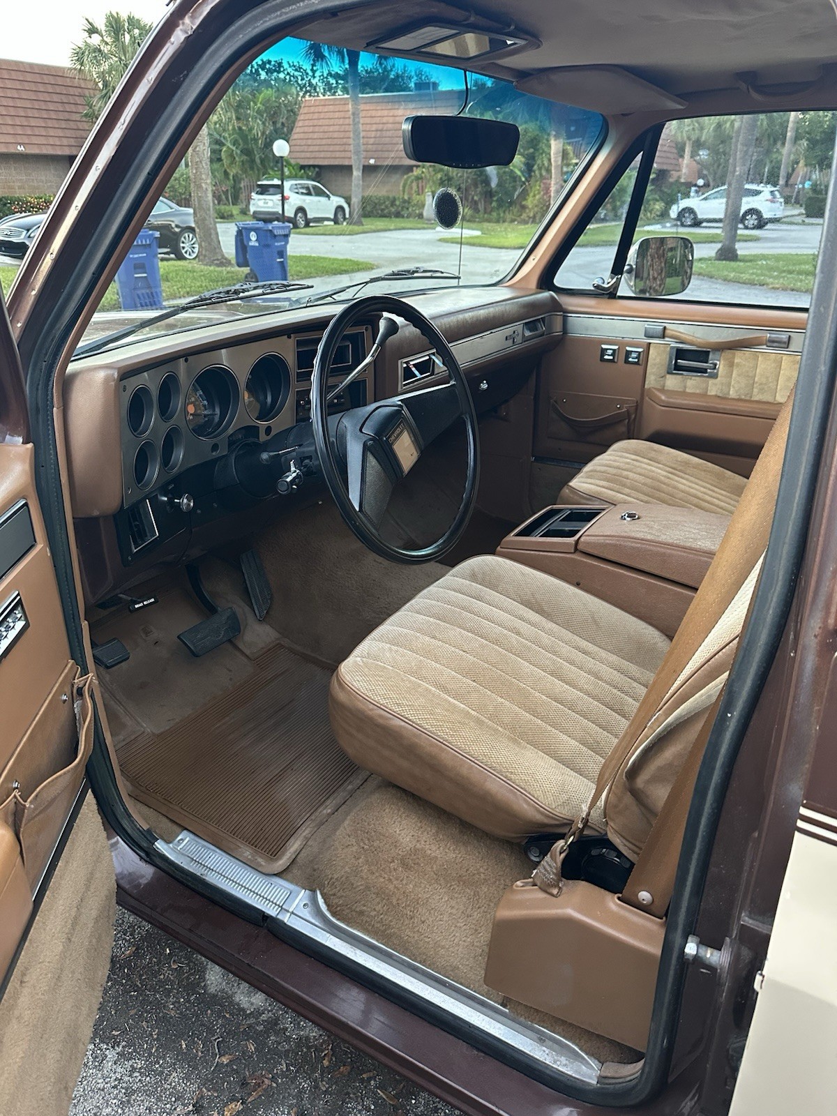 Chevrolet-Suburban-1988-SUV-6