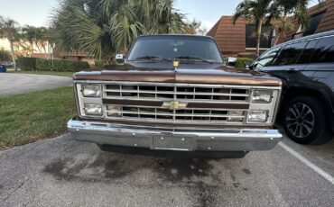 Chevrolet-Suburban-1988-SUV-7