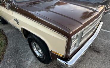 Chevrolet-Suburban-1988-SUV-8