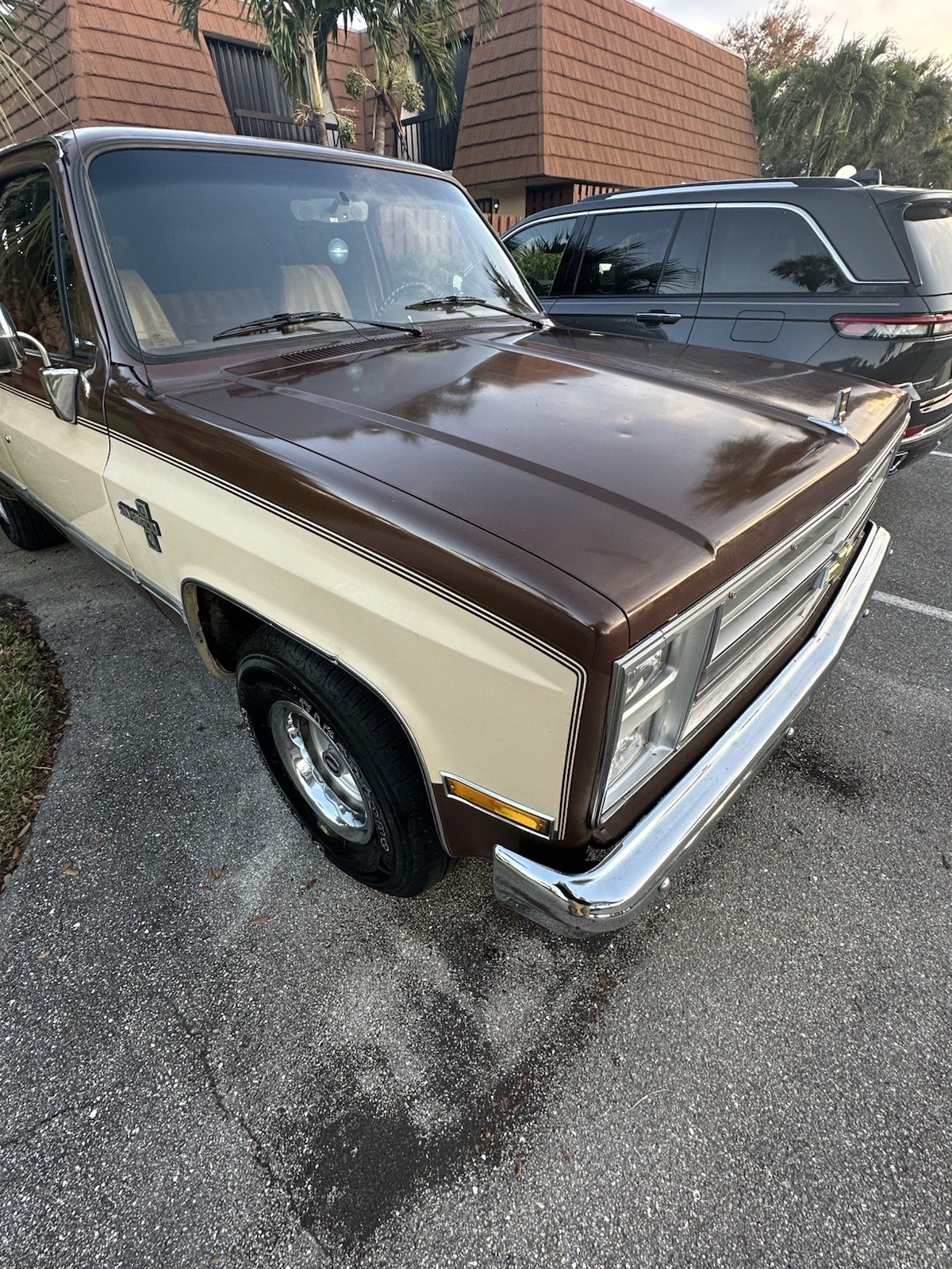 Chevrolet-Suburban-1988-SUV-8