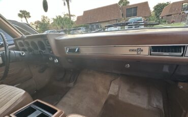 Chevrolet-Suburban-1988-SUV-9