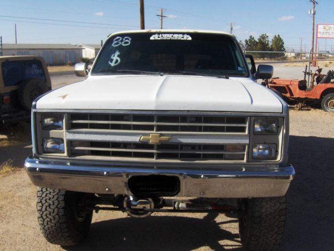Chevrolet-Suburban-1988-White-1