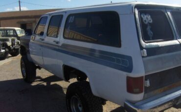 Chevrolet-Suburban-1988-White-14