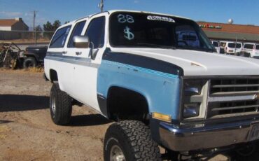 Chevrolet-Suburban-1988-White-3