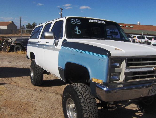 Chevrolet-Suburban-1988-White-3