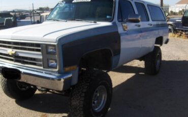Chevrolet-Suburban-1988-White
