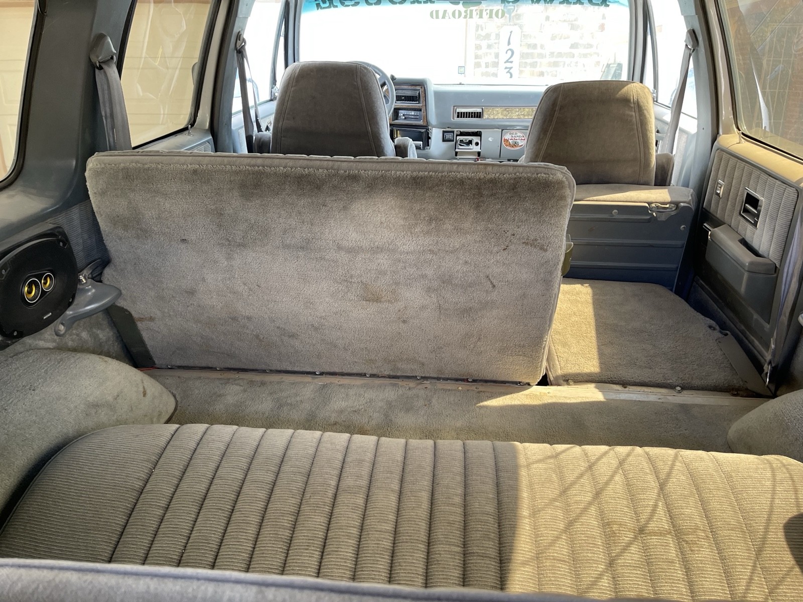 Chevrolet-Suburban-1989-10