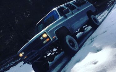 Chevrolet-Suburban-1989-11