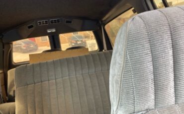 Chevrolet-Suburban-1989-2