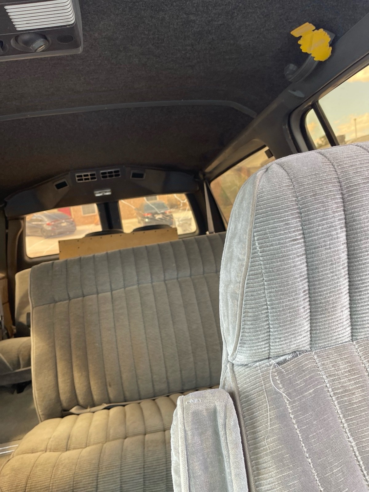 Chevrolet-Suburban-1989-2