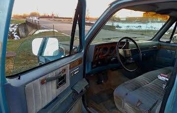 Chevrolet-Suburban-1989-3