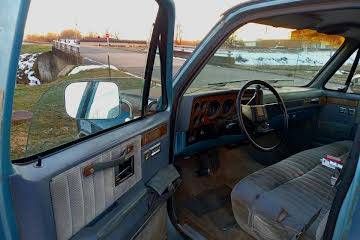 Chevrolet-Suburban-1989-3