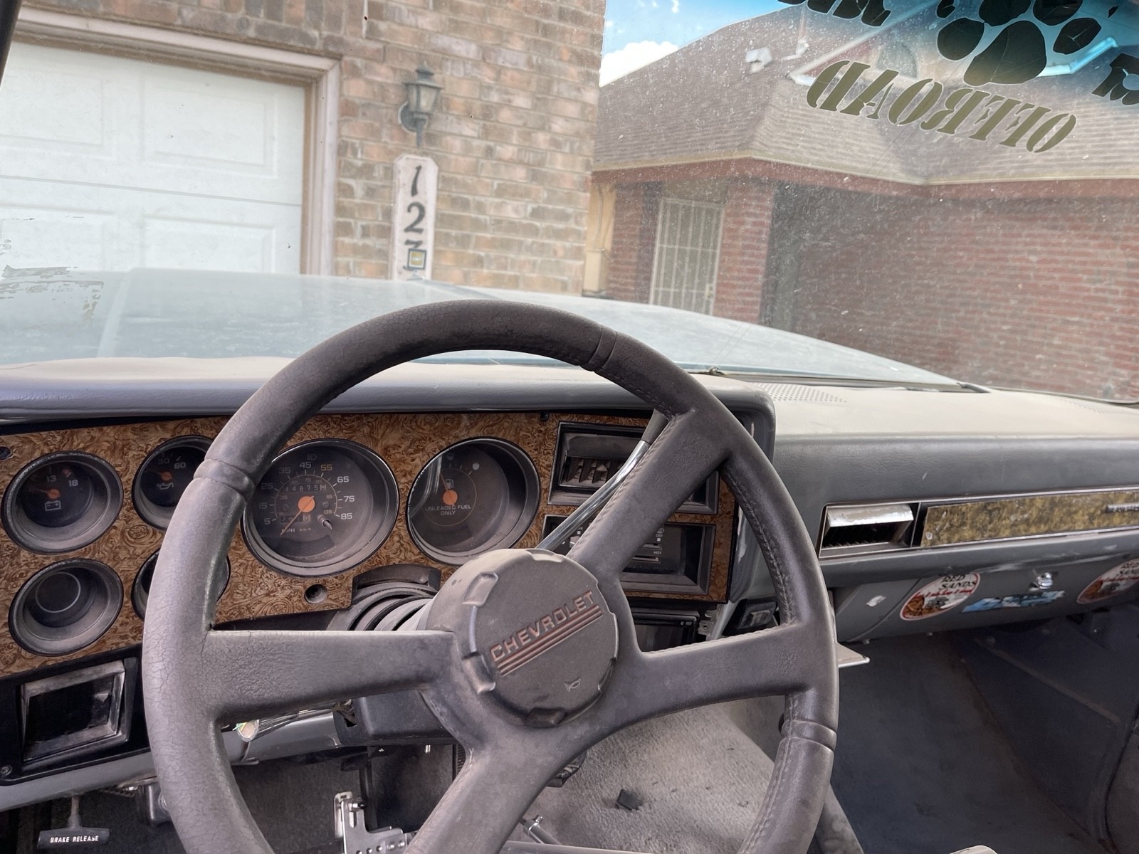 Chevrolet-Suburban-1989-3
