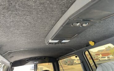 Chevrolet-Suburban-1989-4