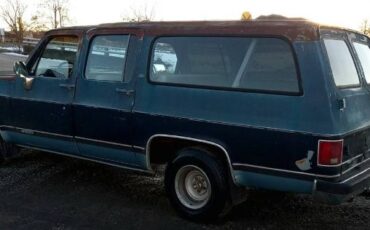 Chevrolet-Suburban-1989