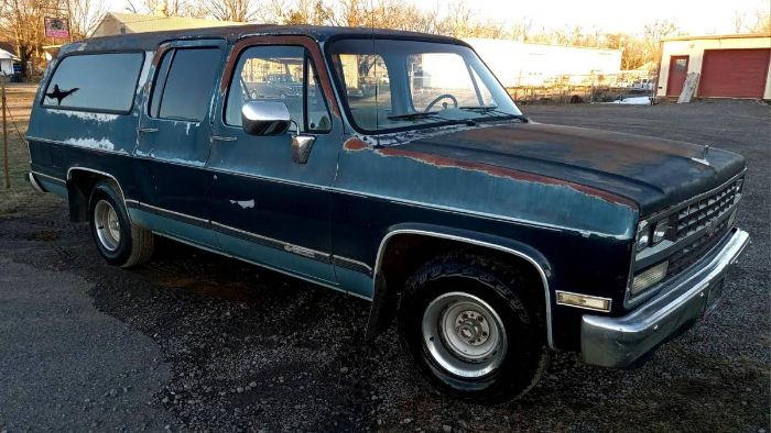 Chevrolet-Suburban-1989-5