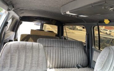 Chevrolet-Suburban-1989-5
