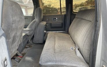Chevrolet-Suburban-1989-7
