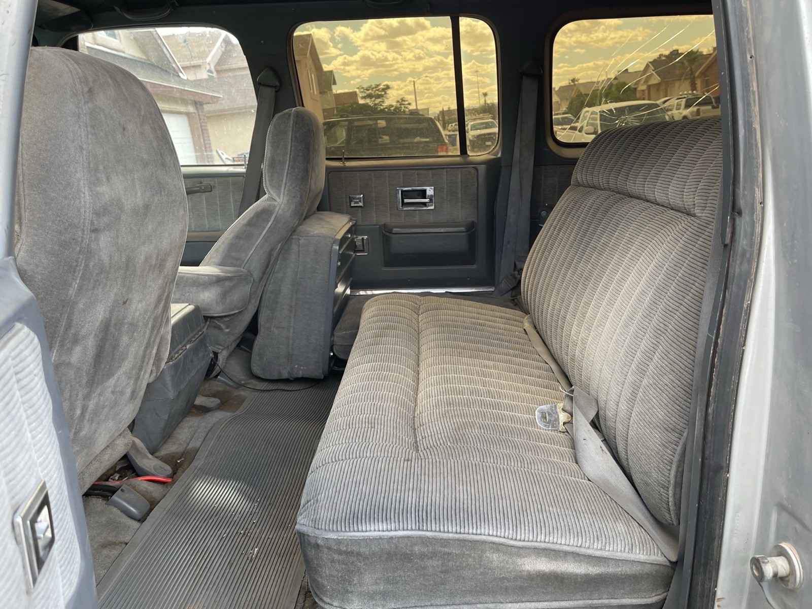 Chevrolet-Suburban-1989-7