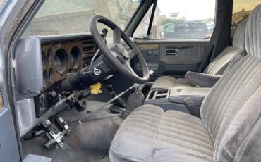Chevrolet-Suburban-1989-8