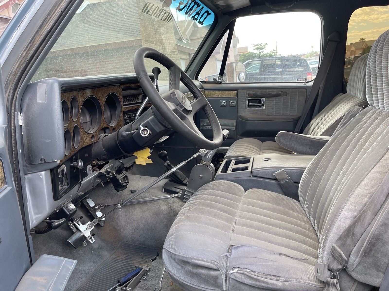 Chevrolet-Suburban-1989-8