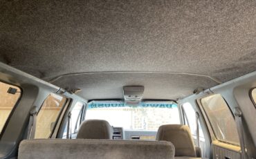Chevrolet-Suburban-1989-9