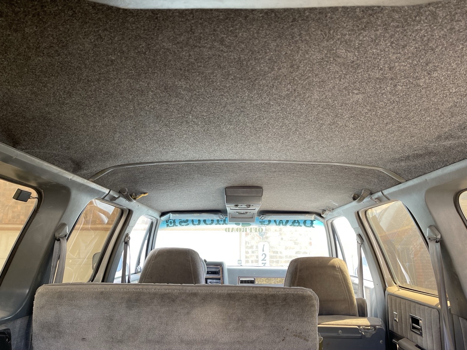 Chevrolet-Suburban-1989-9