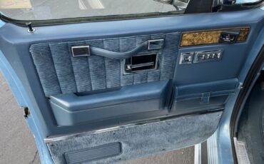 Chevrolet-Suburban-1991-SUV-10