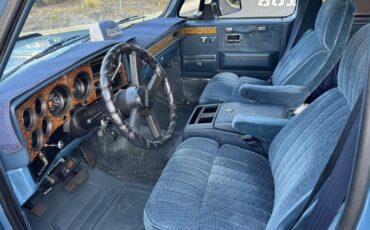 Chevrolet-Suburban-1991-SUV-11