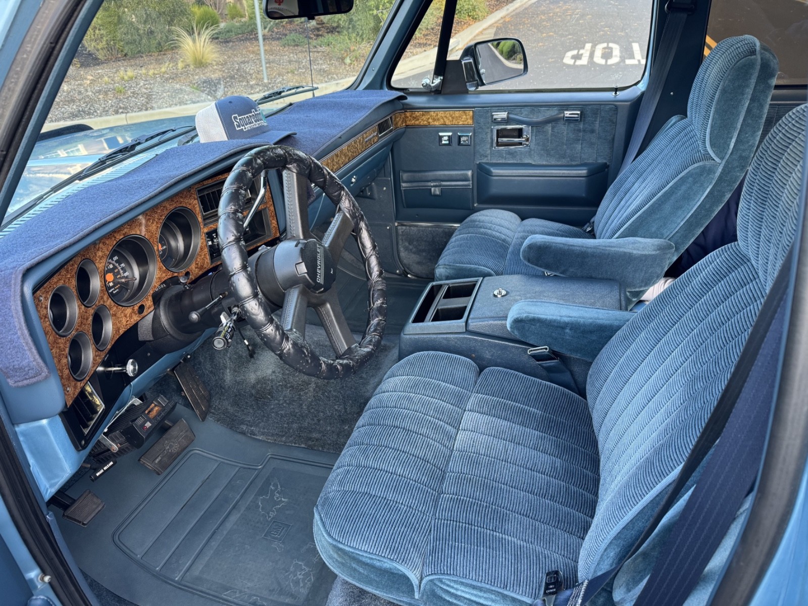 Chevrolet-Suburban-1991-SUV-11