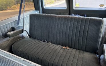 Chevrolet-Suburban-1991-SUV-12