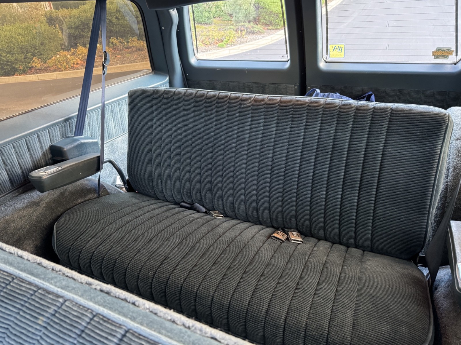 Chevrolet-Suburban-1991-SUV-12