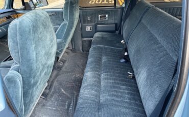 Chevrolet-Suburban-1991-SUV-13