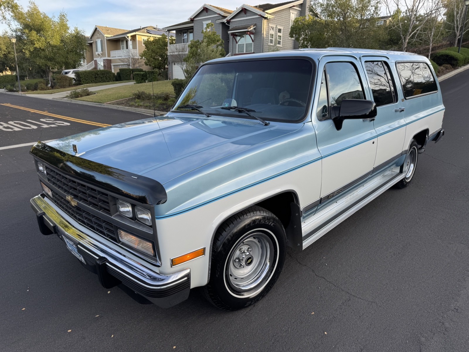Chevrolet-Suburban-1991-SUV-2