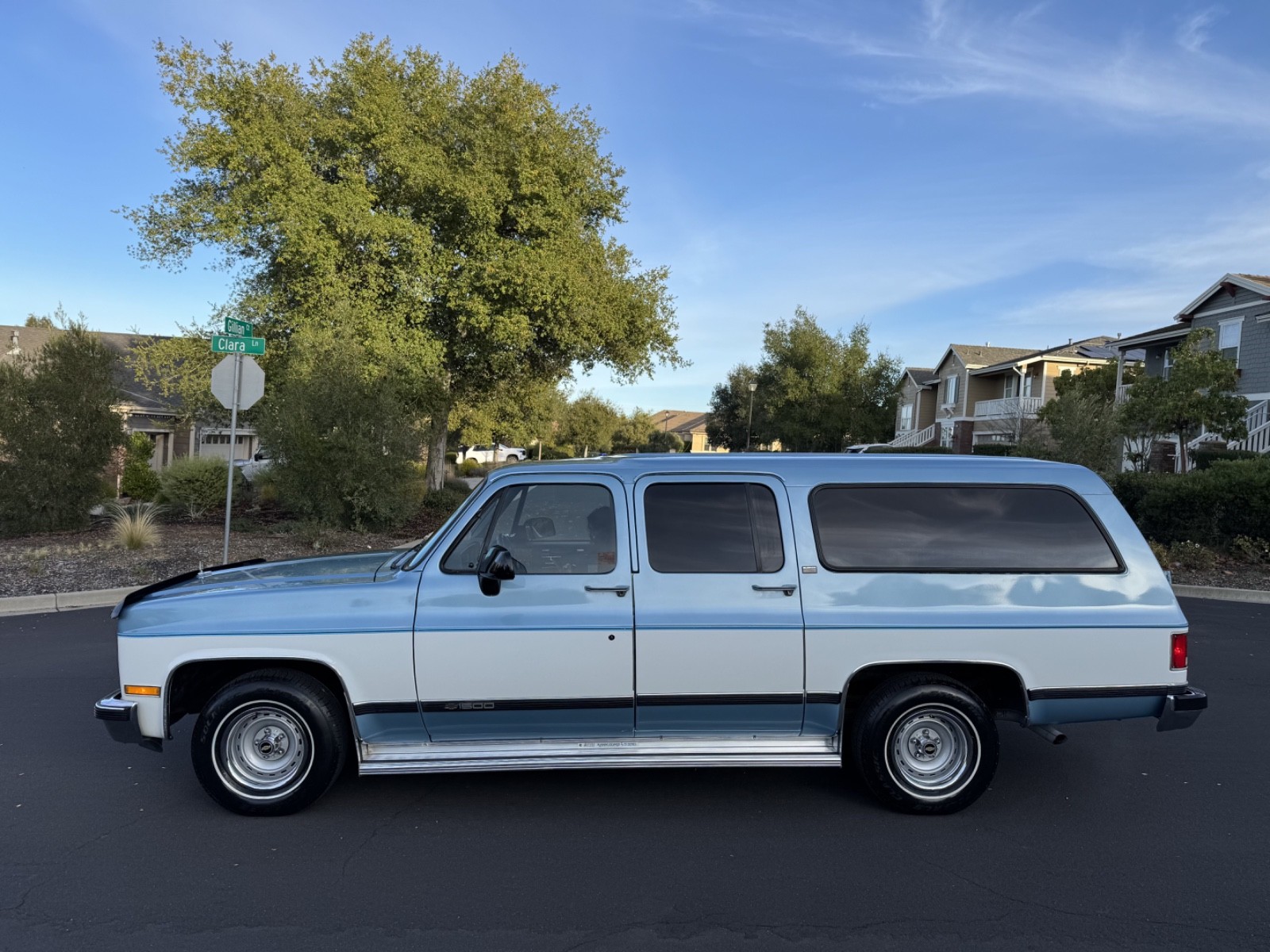 Chevrolet-Suburban-1991-SUV-3