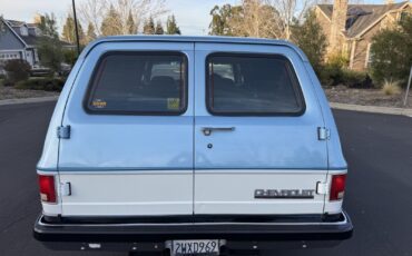 Chevrolet-Suburban-1991-SUV-5