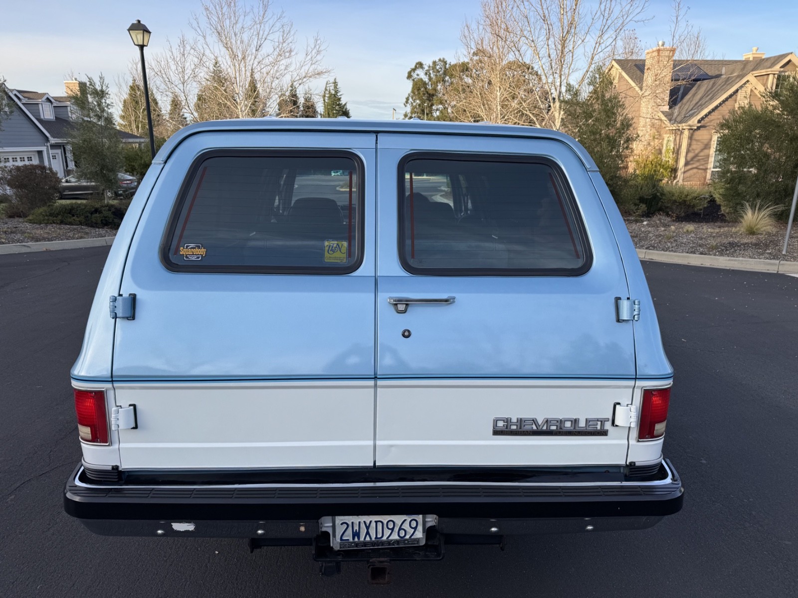 Chevrolet-Suburban-1991-SUV-5