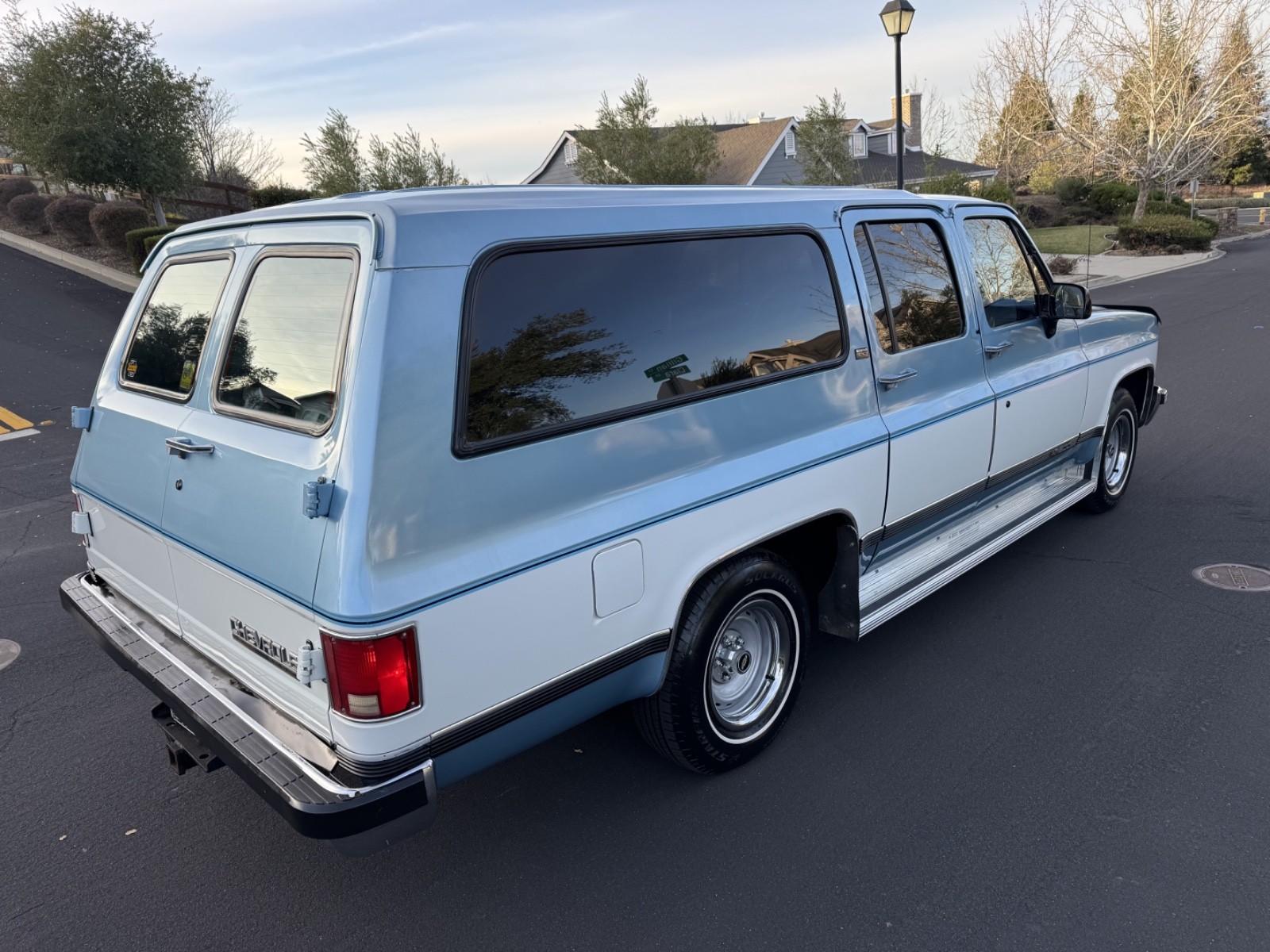 Chevrolet-Suburban-1991-SUV-7