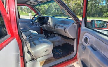 Chevrolet-Suburban-1995-SUV-24